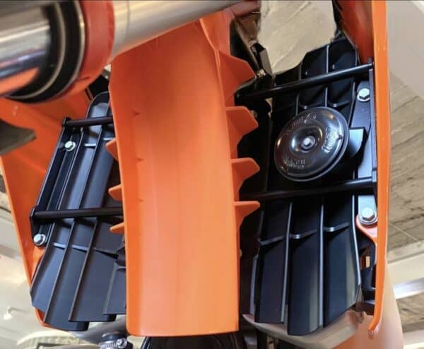 ⁦מגן רדיאטור מסגרת KTM/HUSQVARNA/GASGAS 2024-25 TBI⁩ – תמונה ⁦2⁩